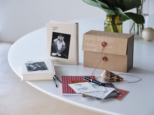 世界を驚かせたゲンズブールとの愛の顛末の裏で「いつになったら、お互いを傷つけずに好きなことができるんだろう。」60年間を自ら克明に記した奇跡の日記『ジェーン・バーキン日記』